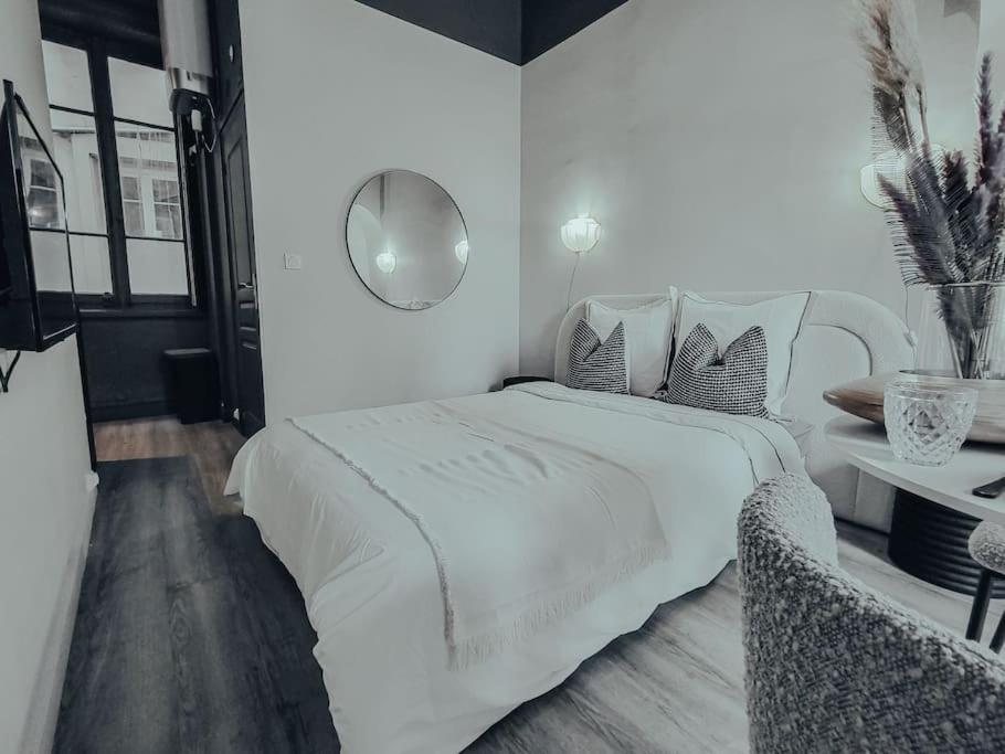 Suite Opium Лион Екстериор снимка