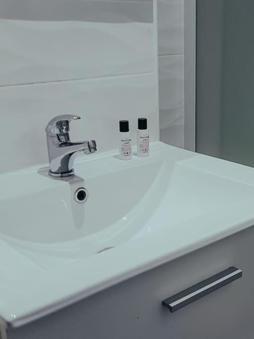 Suite Opium Лион Екстериор снимка