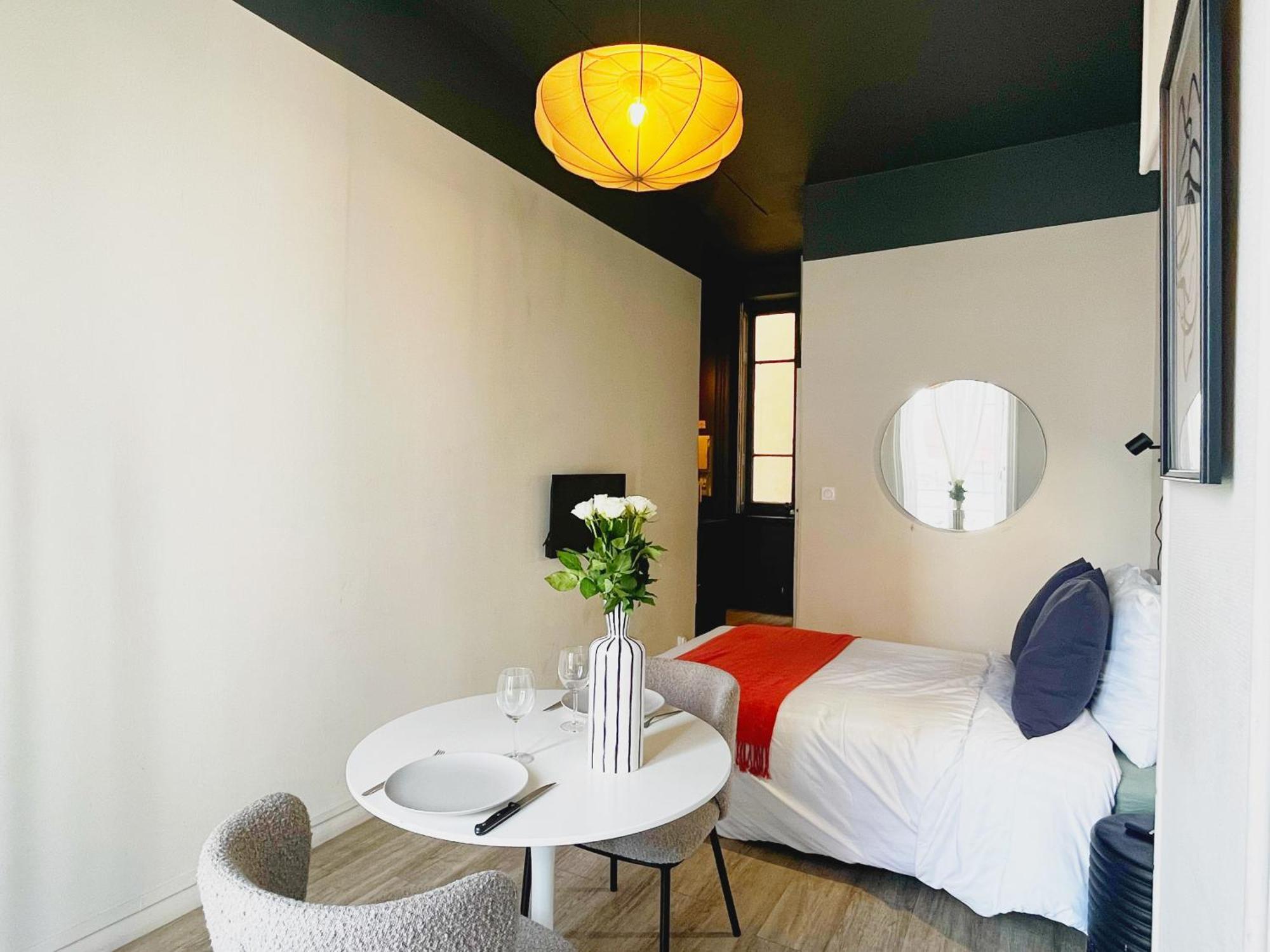 Suite Opium Лион Екстериор снимка
