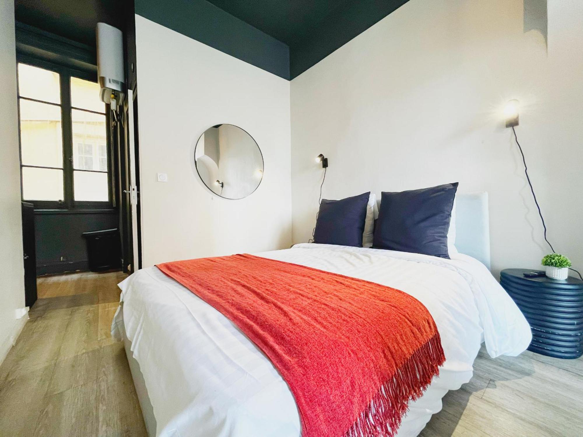 Suite Opium Лион Екстериор снимка