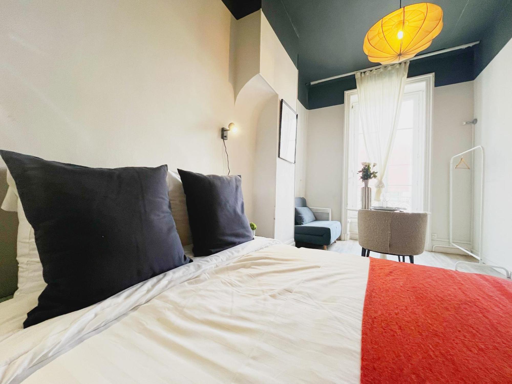 Suite Opium Лион Екстериор снимка
